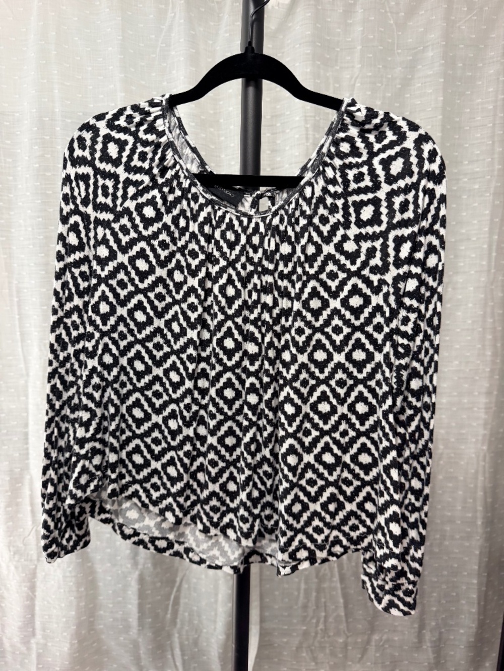 Black & White Geometric Pattern Top - L